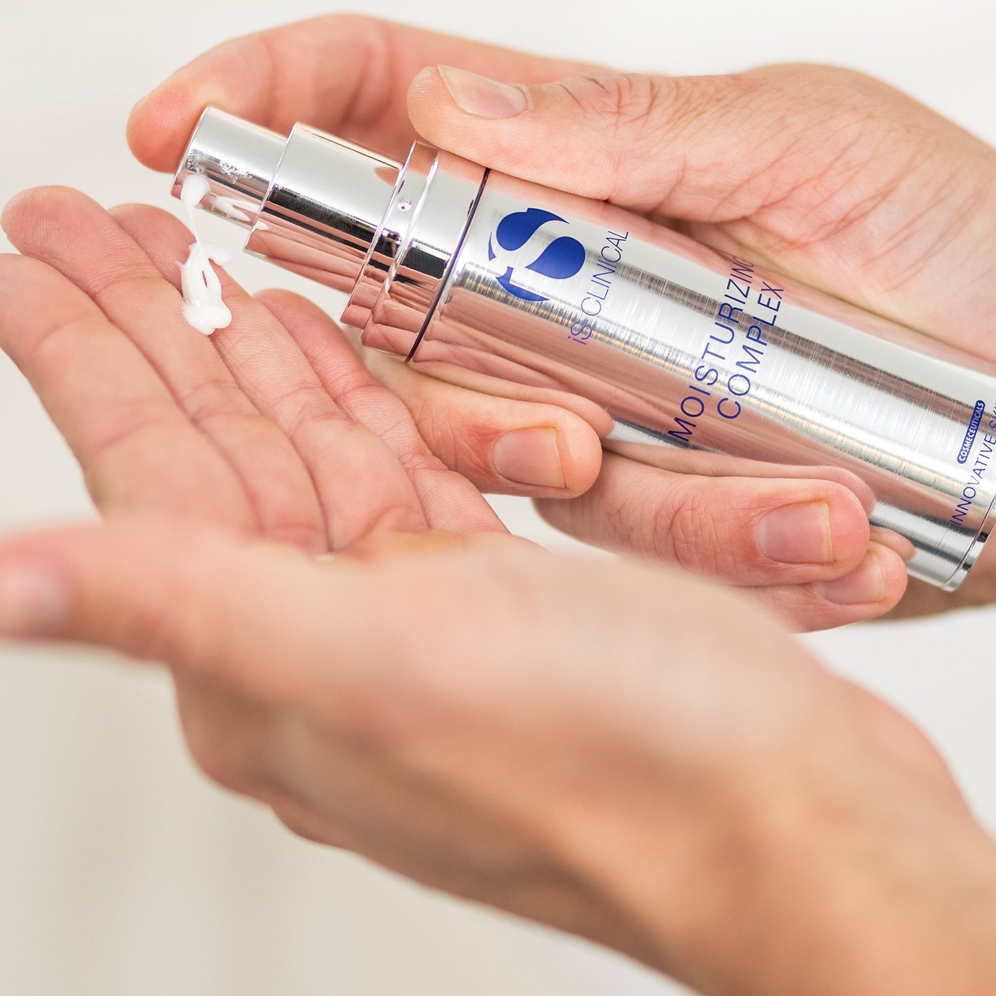 iS Clinical Moisturizing Complex (50g)