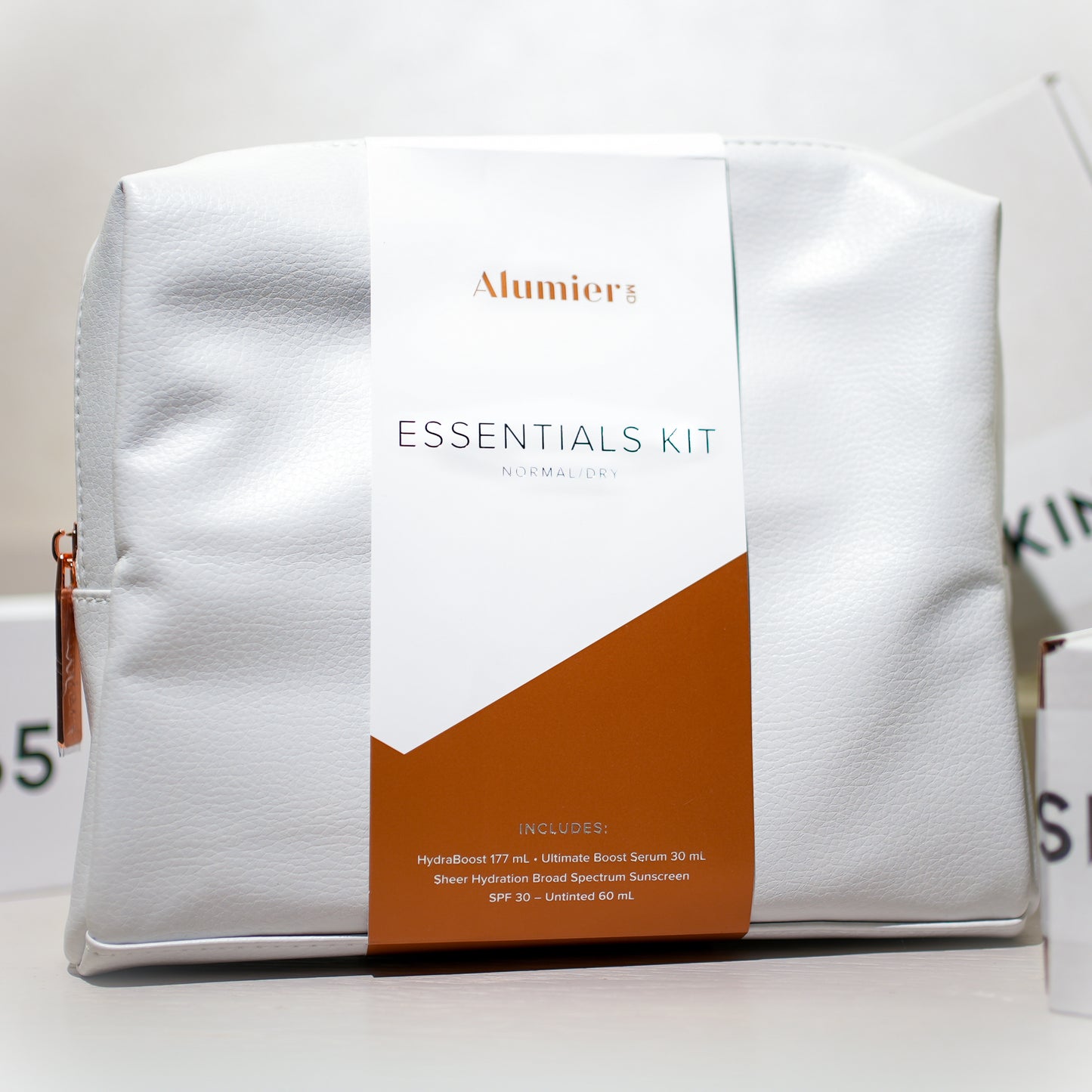 Alumier-MD-Essentials-Kit--Dry-Skin-Close-Up-Bag