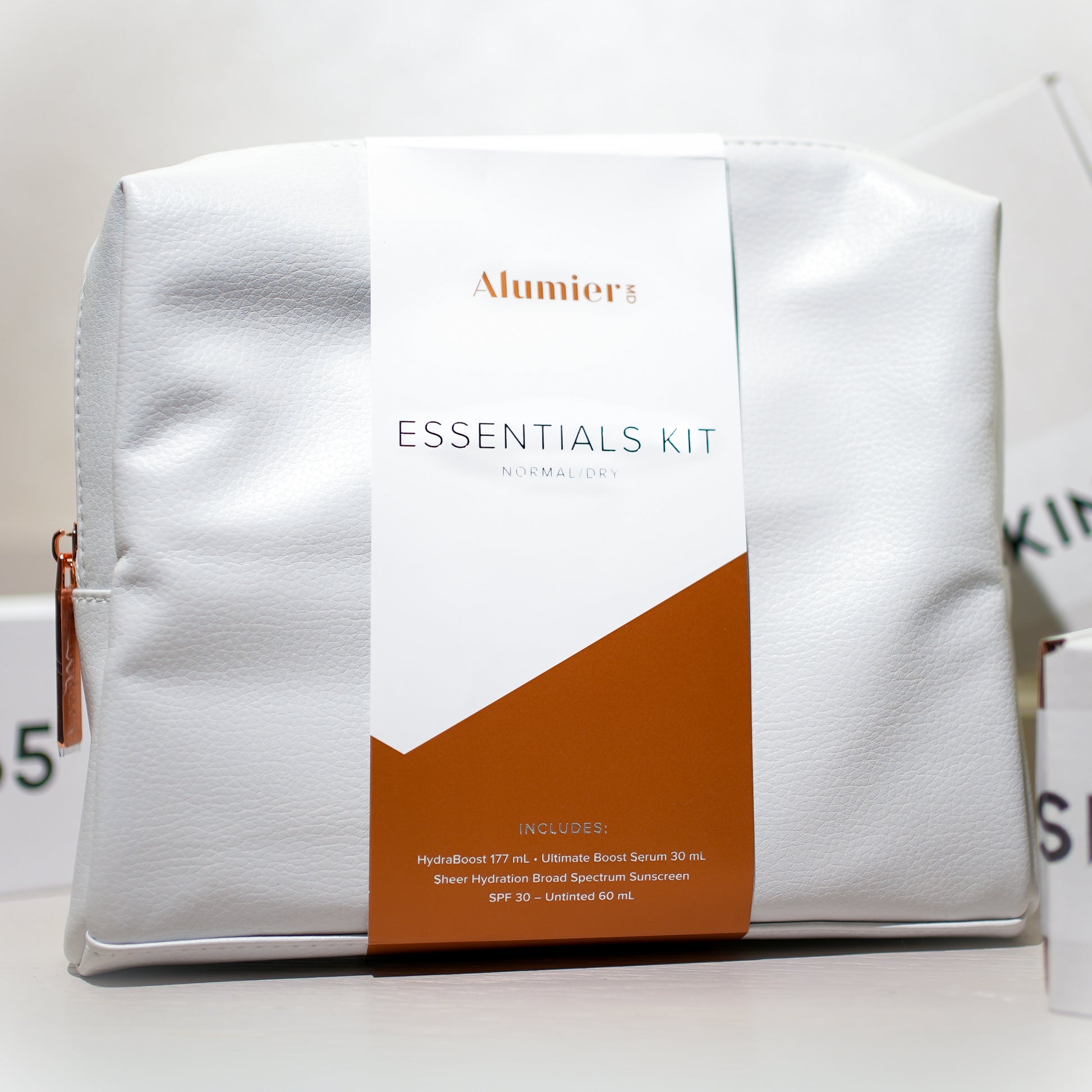 Alumier-MD-Essentials-Kit--Dry-Skin-Close-Up-Bag